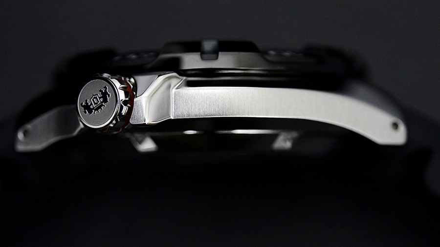 sel03004b0 m force air diver.still006 900x506