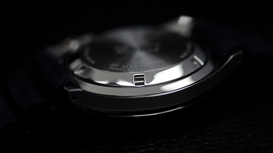 sel03004b0 m force air diver.still021 900x506