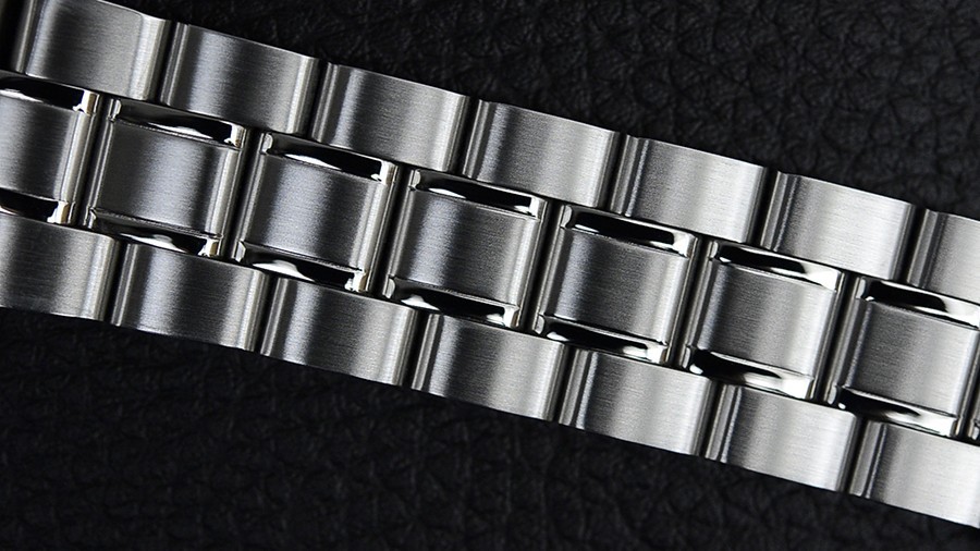 fem65008b9 ray 5520 psed.jpg.still001 900x506