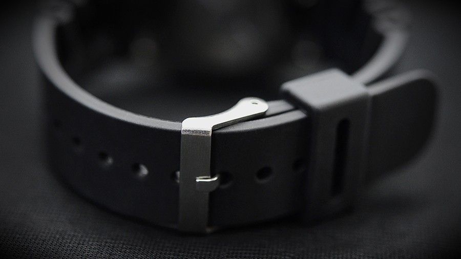 fem6500bb9 ray on rubber black.still022 900x506