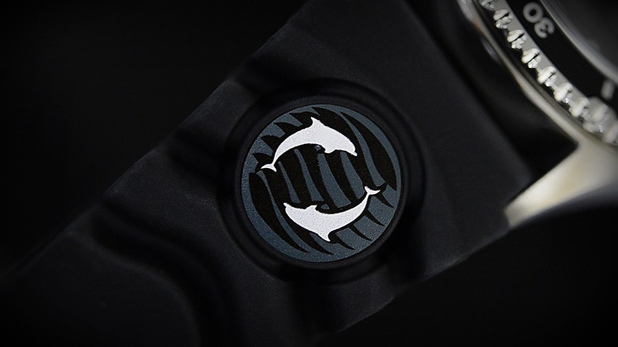 fem6500bb9 ray on rubber black.still023 900x506