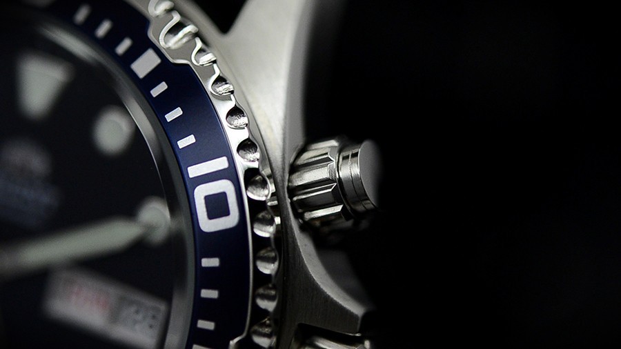 fem6500cd9 ray on rubber blue.still005 900x506