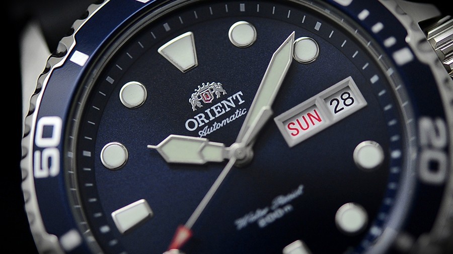 fem6500cd9 ray on rubber blue.still012 900x506