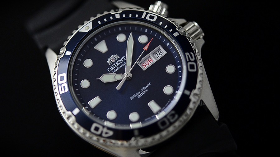 fem6500cd9 ray on rubber blue.still014 900x506