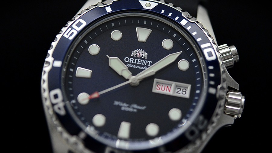 fem6500cd9 ray on rubber blue.still022 900x506