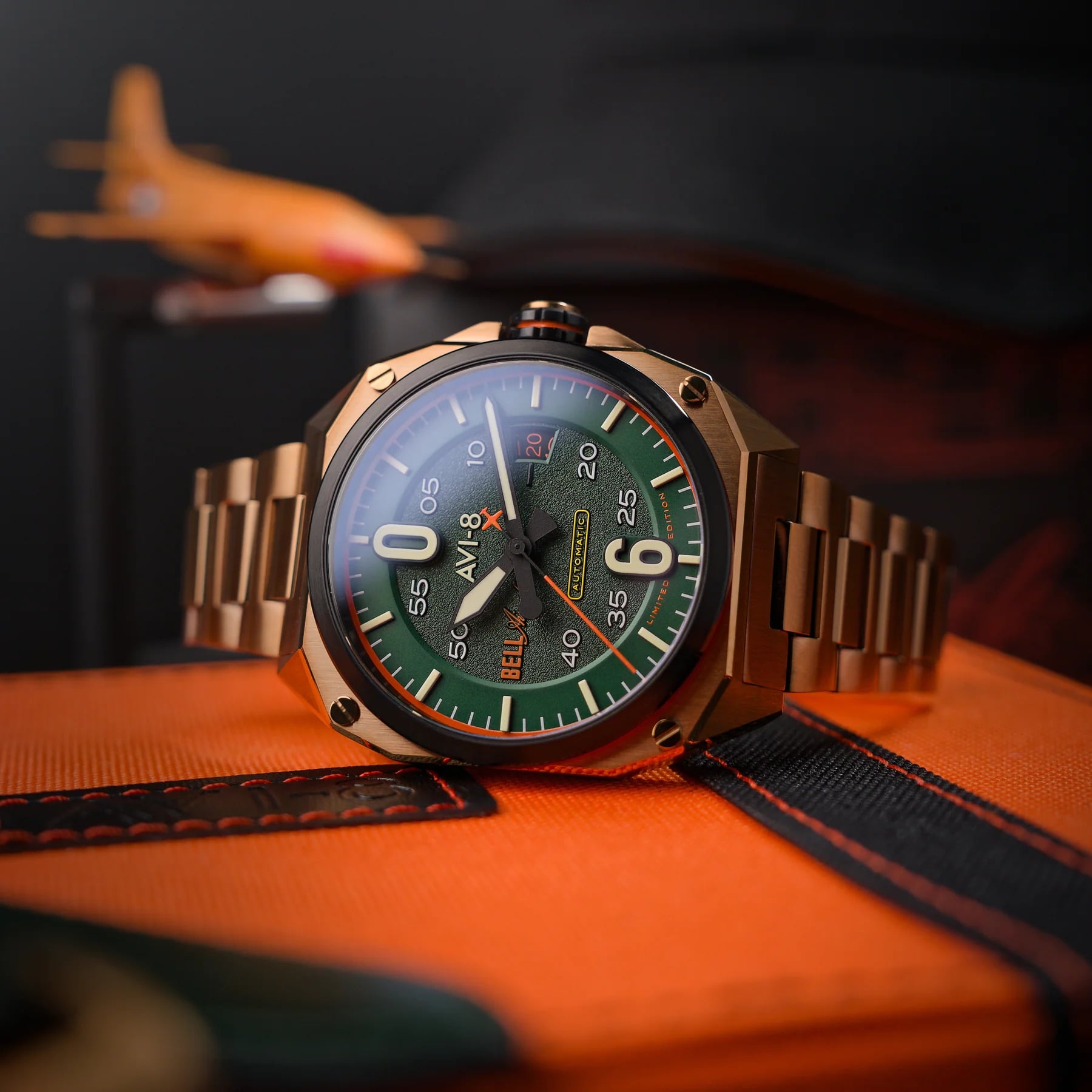 AVI-8 BELL X-1 Glamorous Glennis Automatic Mojave Green AV-4106-44