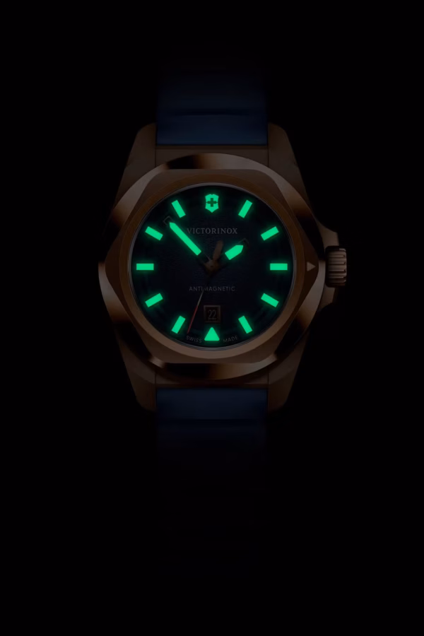Victorinox Watch 242035 c
