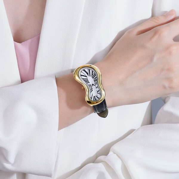 Conteenium Watch MONTRE DALI FONDU DORE b